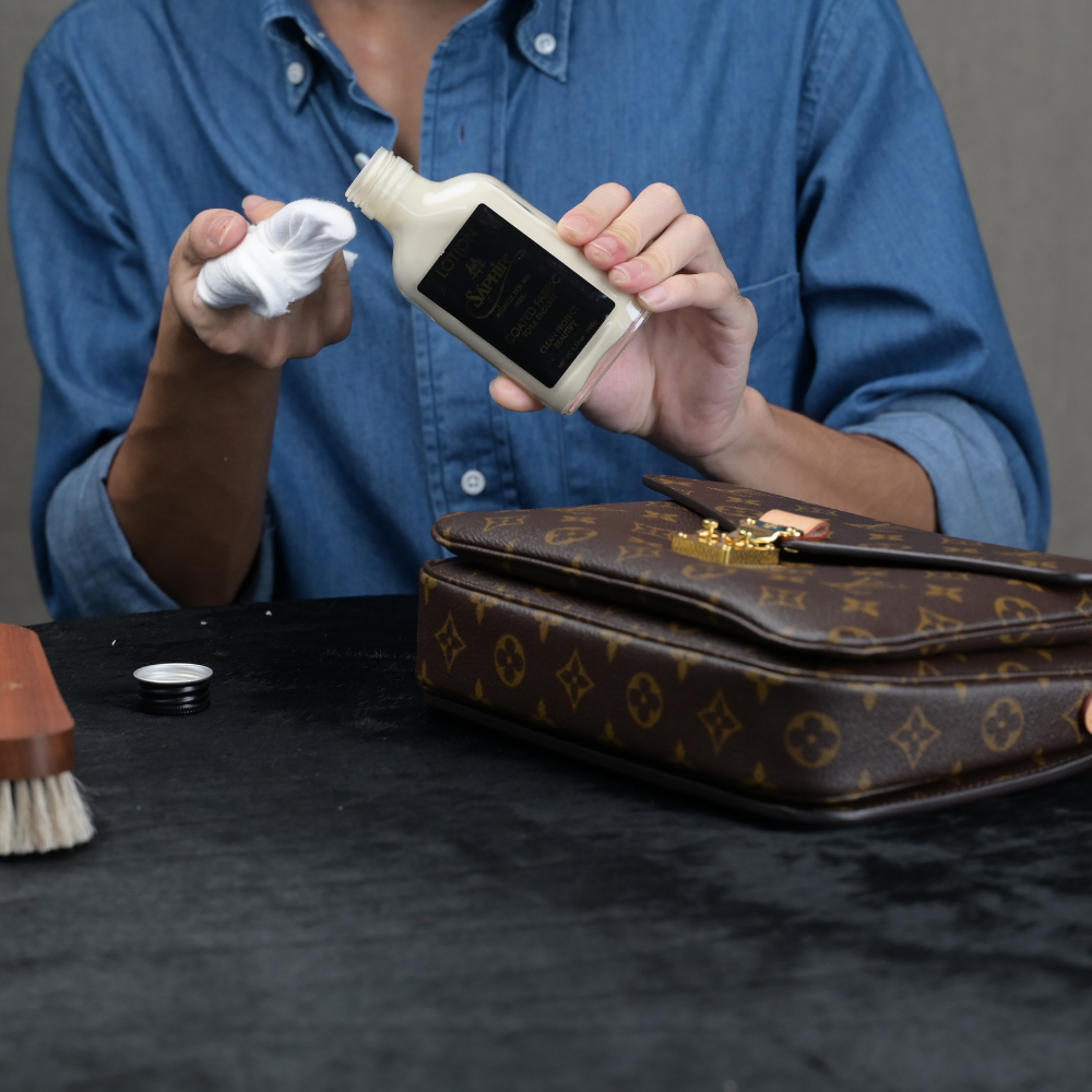 Saphir Médaille d'Or Coated Fabric Lotion (100ml)