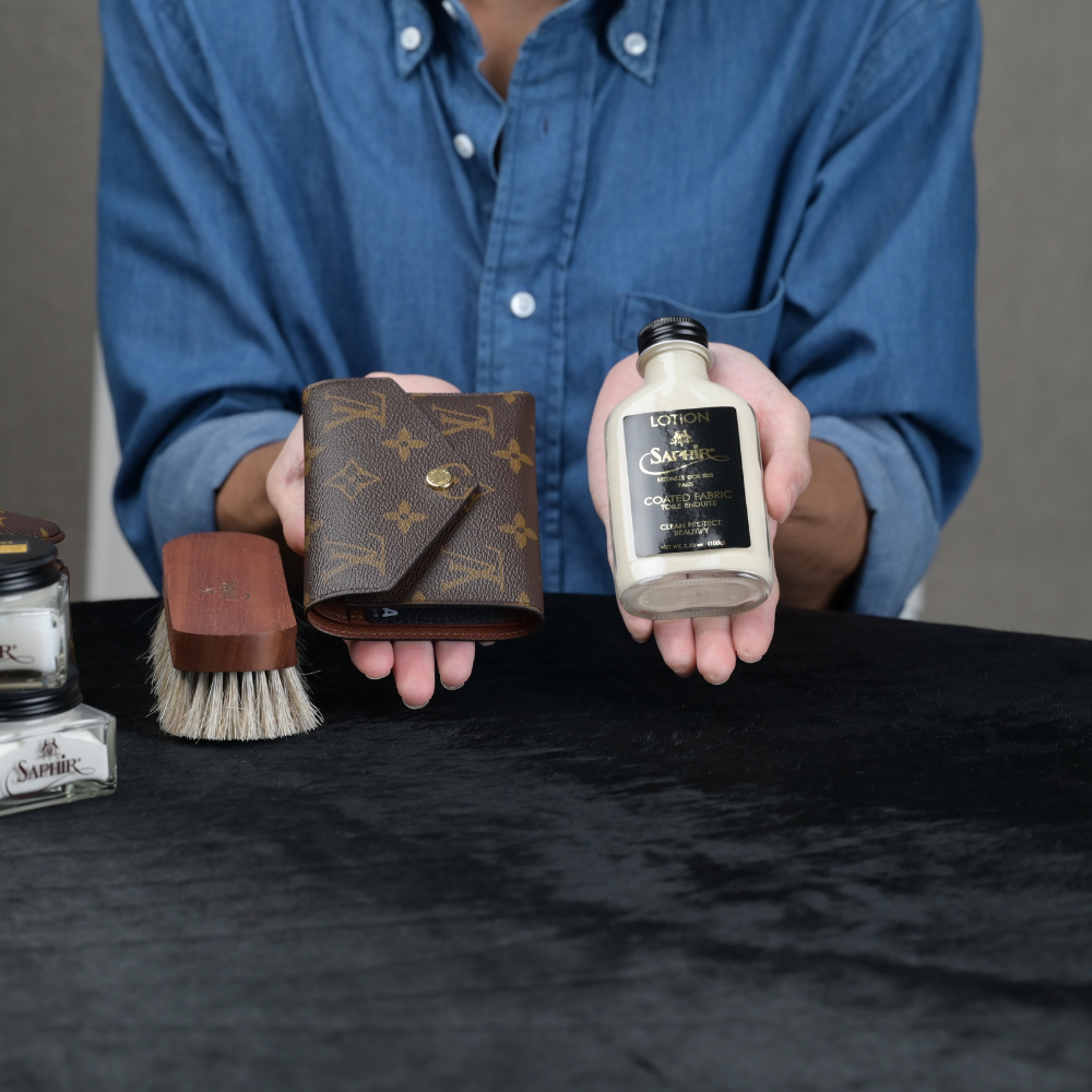 Saphir Médaille d'Or Coated Fabric Lotion (100ml)